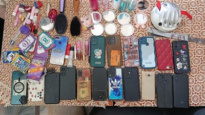 محتويات حقائب الطلاب    