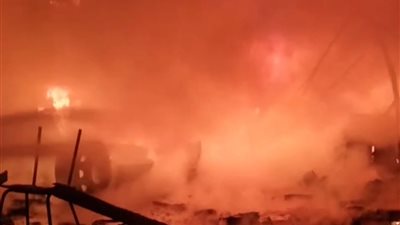 النار كانت بركان.. الحماية المدنية تحاصر حريق ورشة كاوتش     