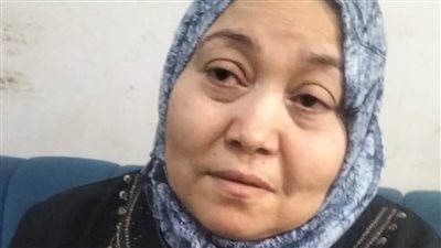 والدة المحامي     