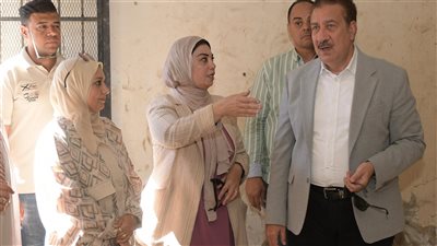 محافظ بورسعيد يكافئ رئيس مدينة بورفؤاد والعاملين    